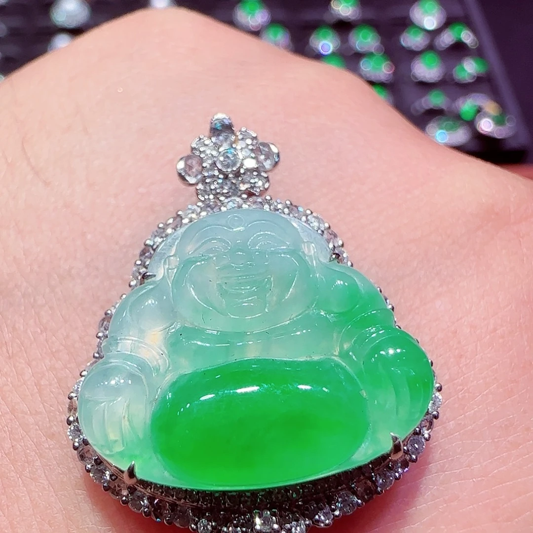 翡翠18K金镶嵌颈饰吊坠