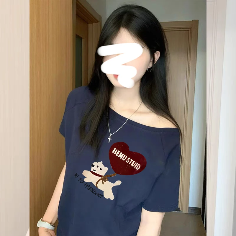 韩系穿搭藏青色斜肩短袖T恤女潮2025夏季新款时尚独特绝美小上衣