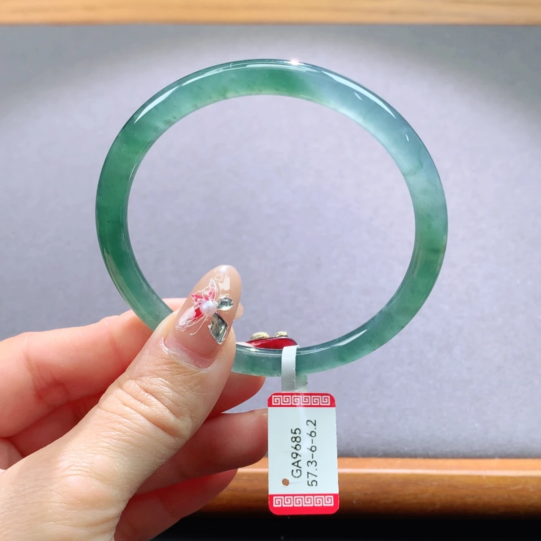 翡翠手镯未镶嵌天然翡翠手镯叮当镯