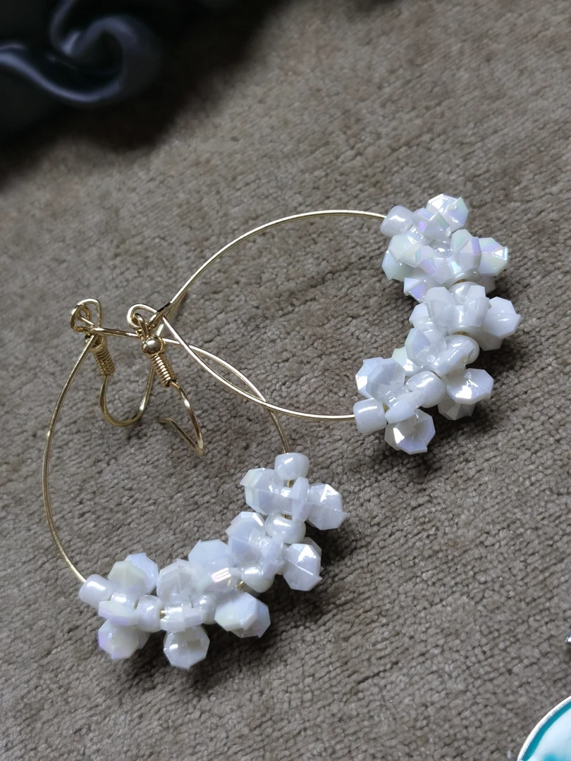 合金树脂耳饰 碎白色小花耳圈