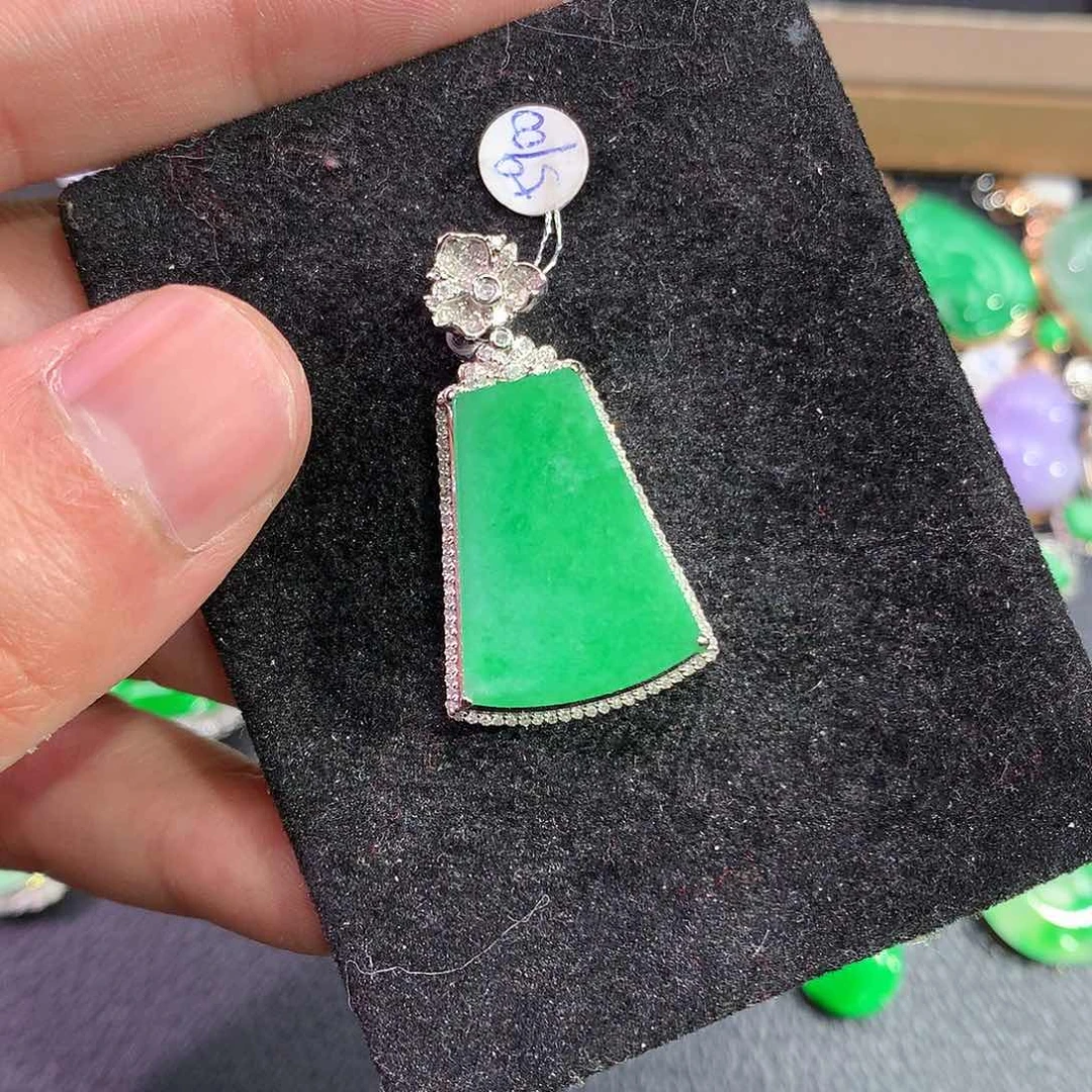 翡翠吊坠(赠链)18K金镶嵌