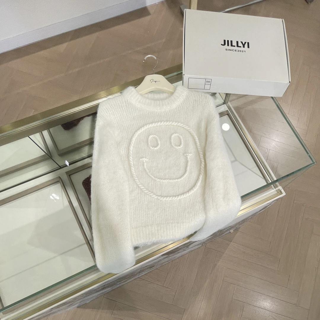 JILLYI南山店【笑脸限定】乳白色圆领娃娃脸图案休闲百搭时尚针织衫