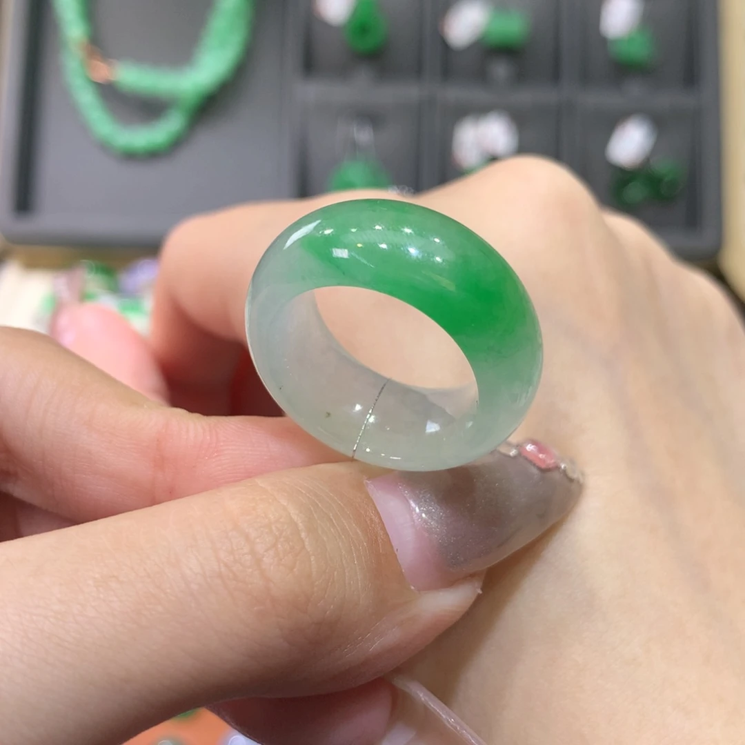 翡翠戒指未镶嵌聚宝盆