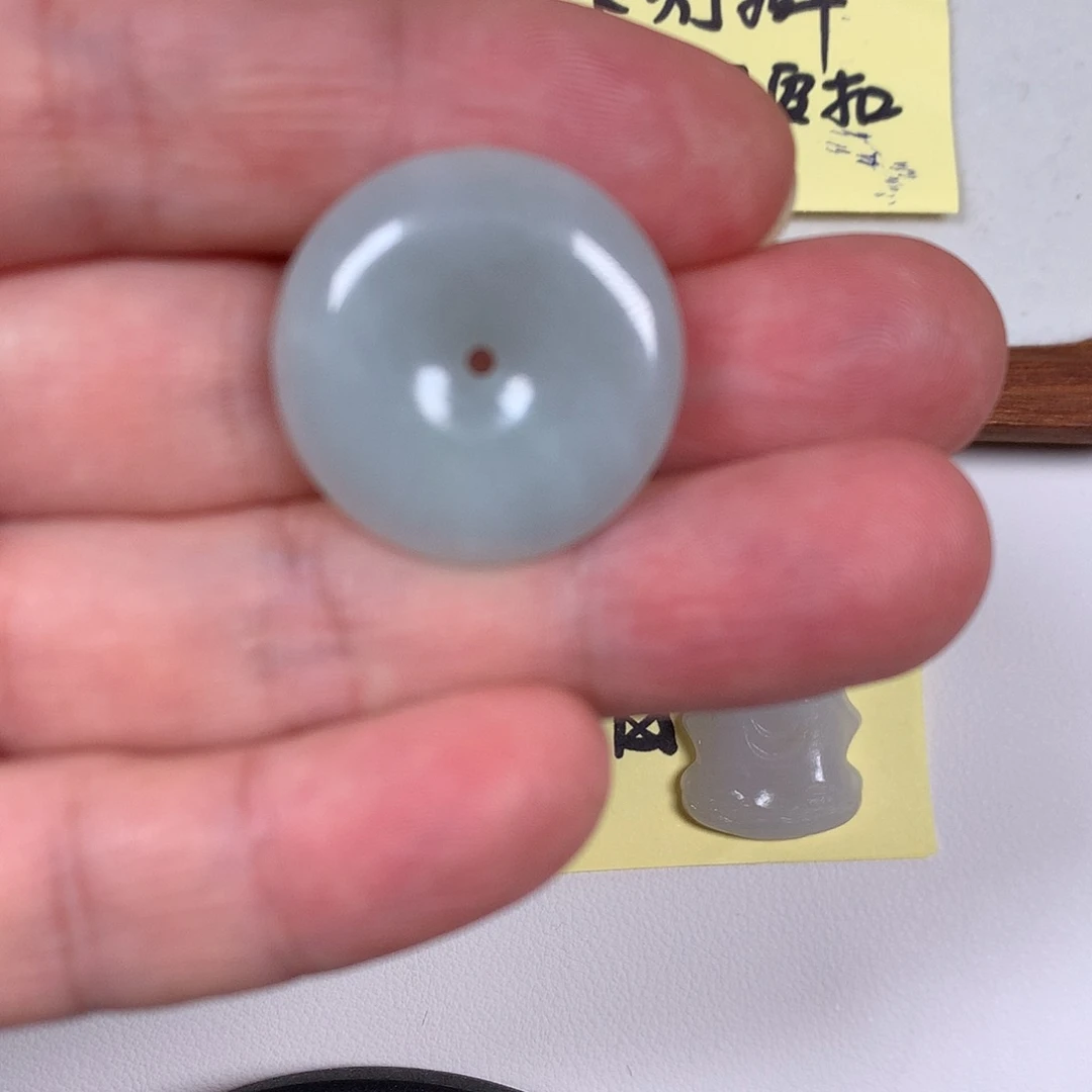 翡翠未镶嵌颈饰平安扣