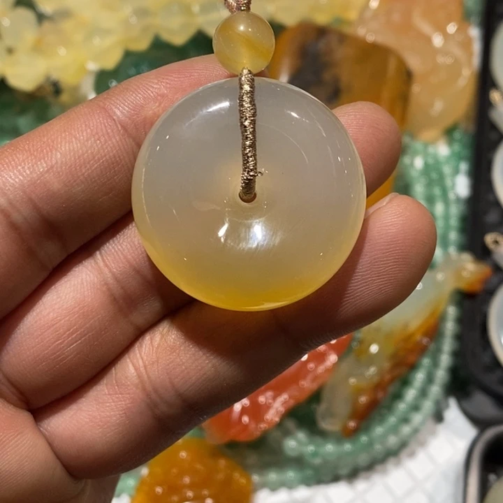 石英质玉（黄龙玉）未镶嵌颈饰平安扣