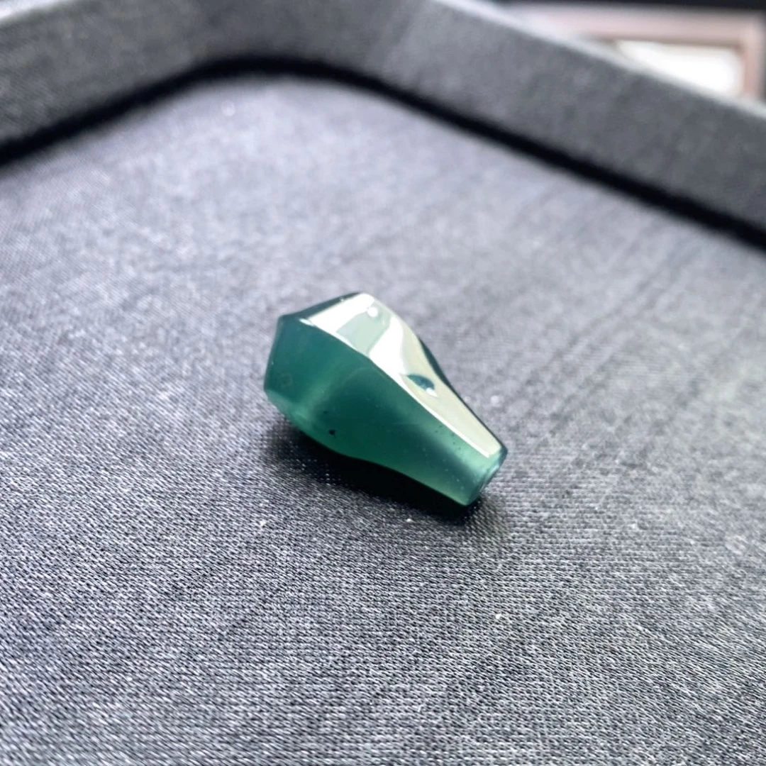 没***吗翡翠未镶嵌手链卡12左右三通