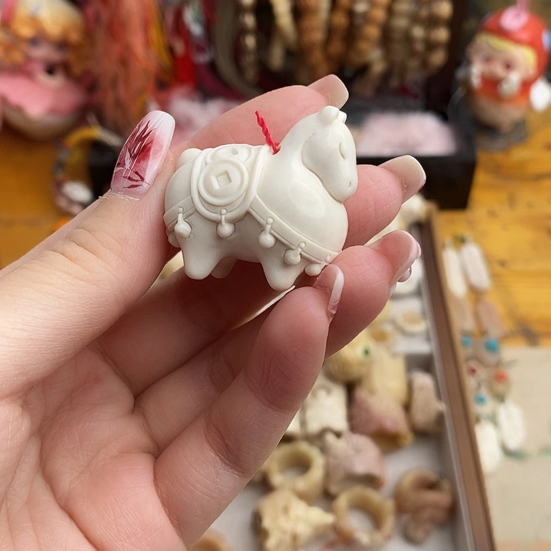 鹿骨把件不*~M23鹿角雕刻的马