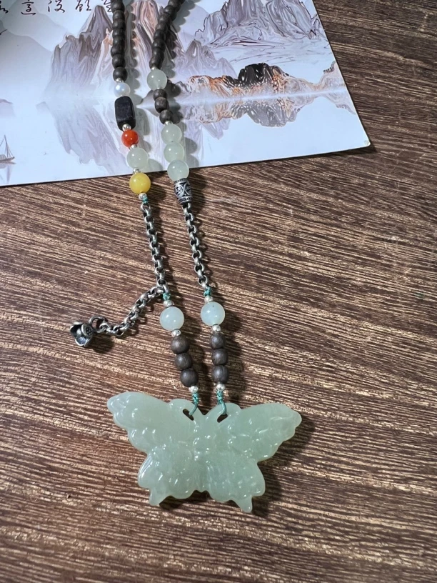 和田玉蝴蝶吊坠精美气质复古