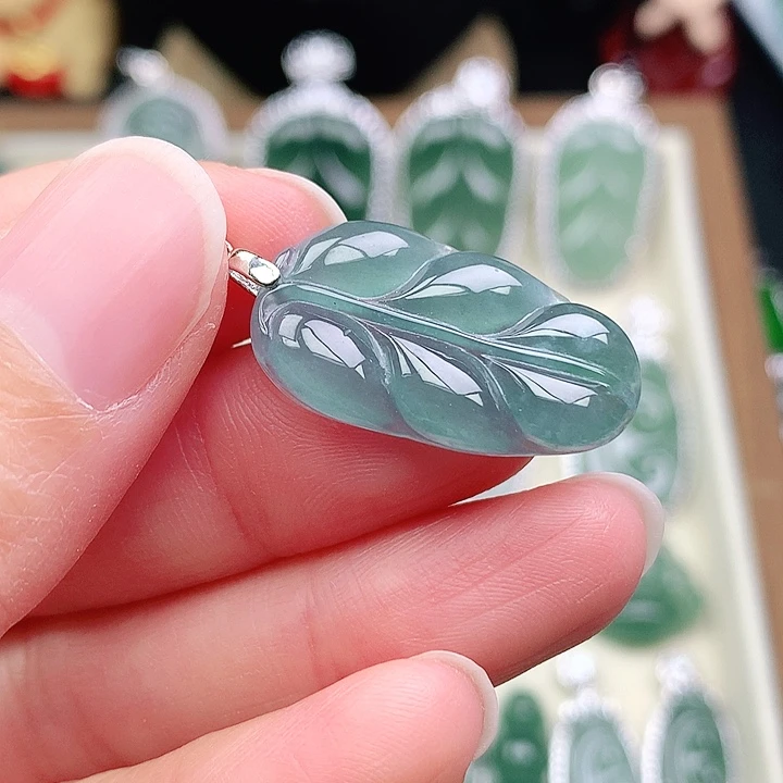 颈饰未镶嵌翡翠吊坠