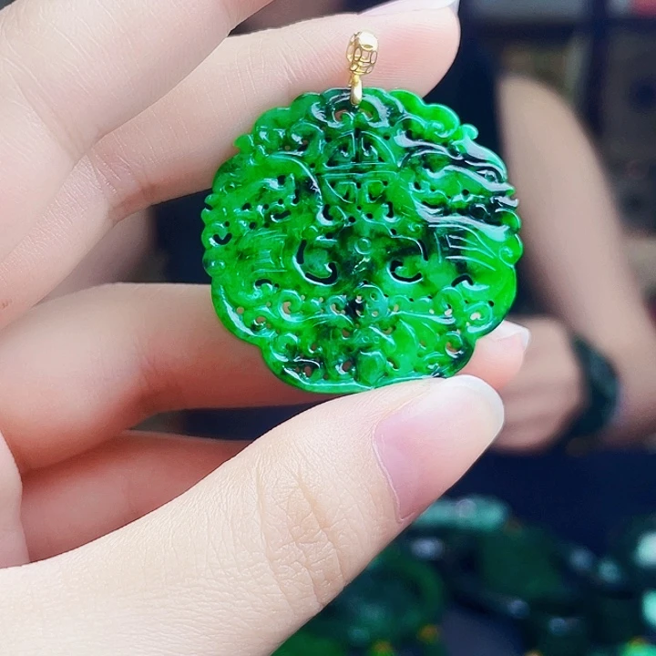 翡翠18K金镶嵌颈饰多样性