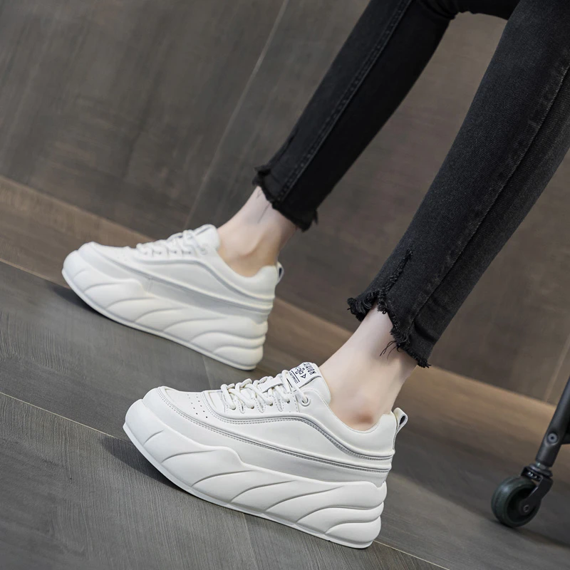 厚底松糕小白鞋女内增高2025新款秋潮流百搭休闲板鞋显高单鞋真皮