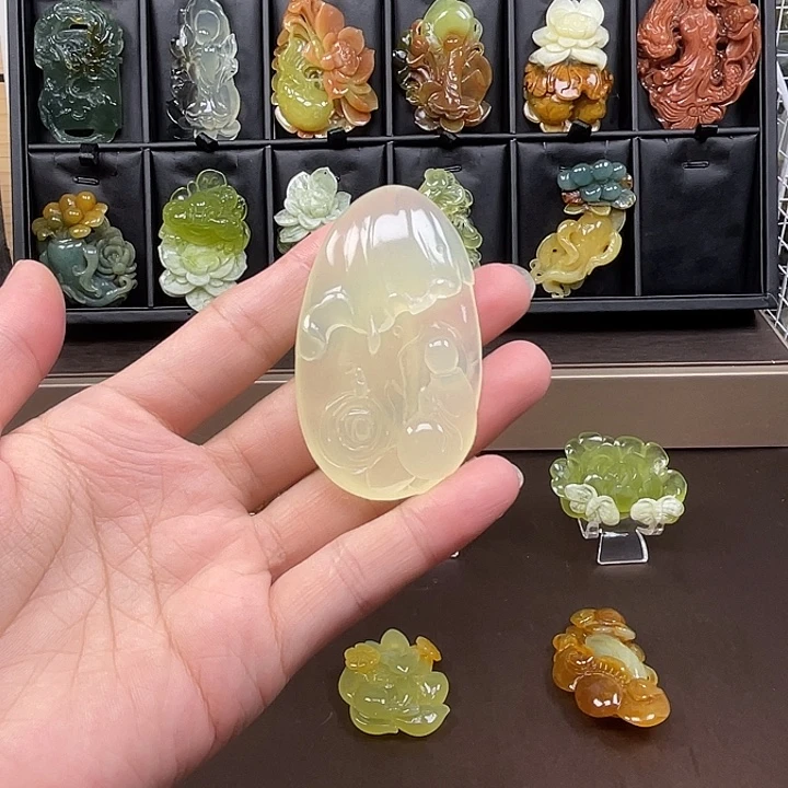 未镶嵌蛇纹石玉吊坠(不含链)