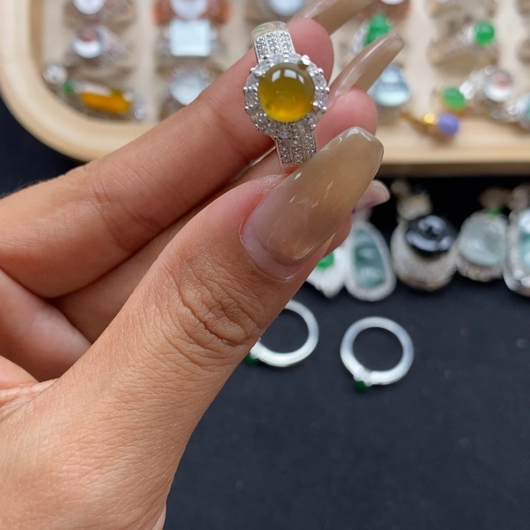 翡翠未镶嵌戒指缅甸天然A货翡翠（有绵）