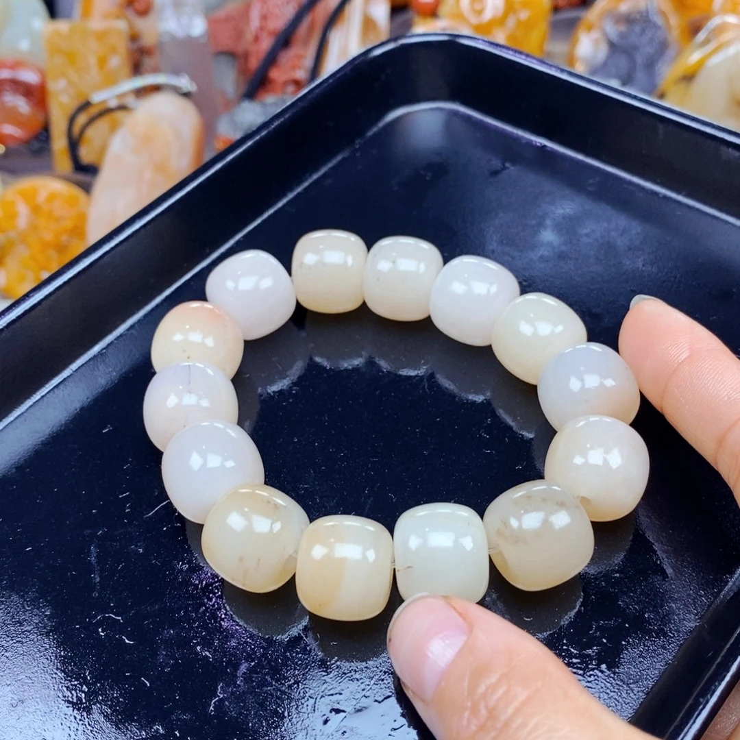 石英质玉（黄龙玉）未镶嵌颈饰