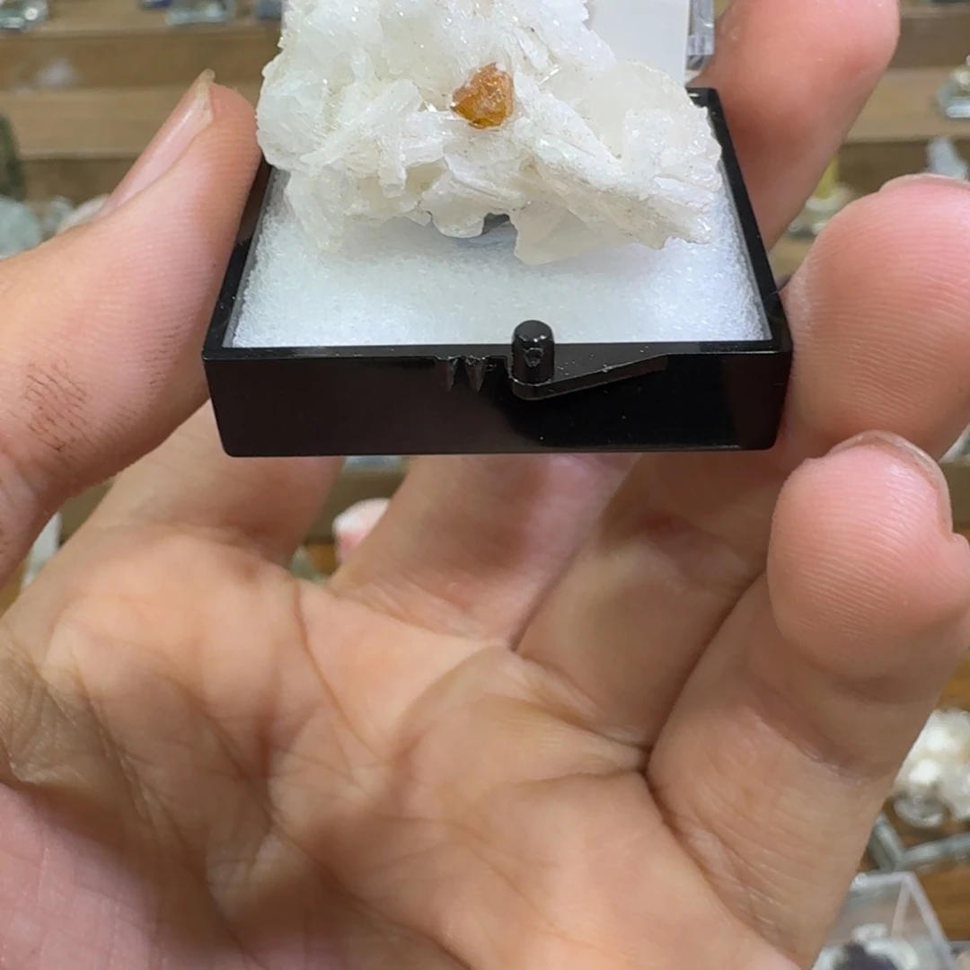 丫***y月下珠宝严选矿物