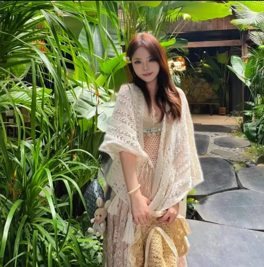 2025新款针织外搭披肩女镂空海边旅游拍照开叉配裙子流苏披风斗篷
