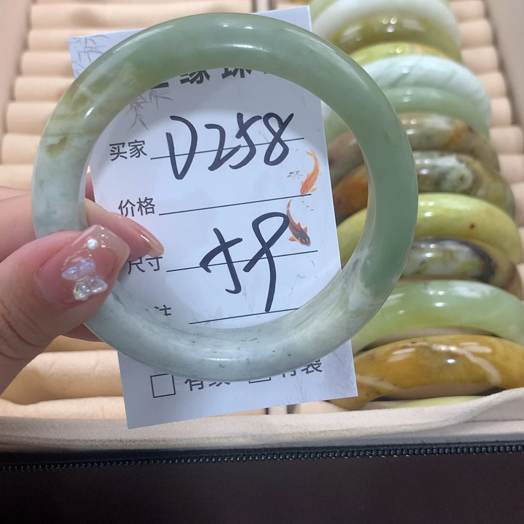【闪购商品】未镶嵌蛇纹石玉手镯
