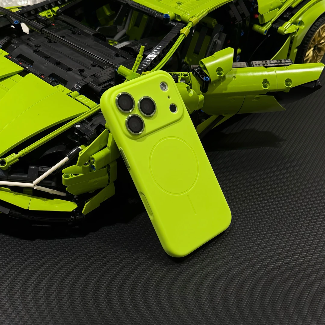 欧克里里纯色柔彩适用苹果16/17promax磁吸手机壳15/14/13情侣款