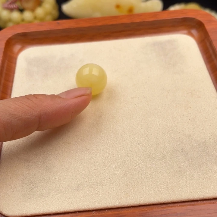 琥珀未镶嵌颈饰好