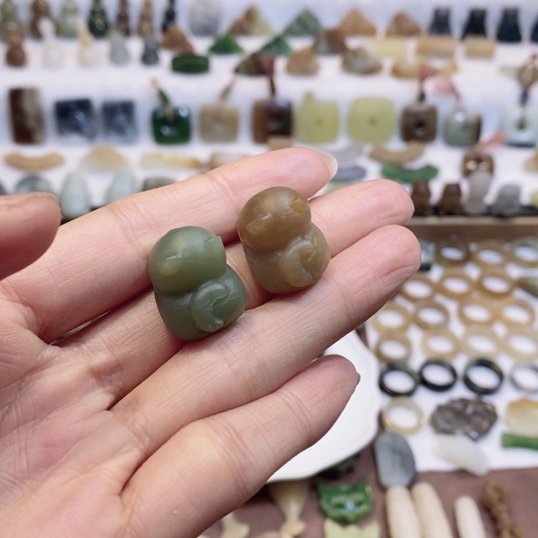 一***只和田玉未镶嵌颈饰定制打孔不退不换