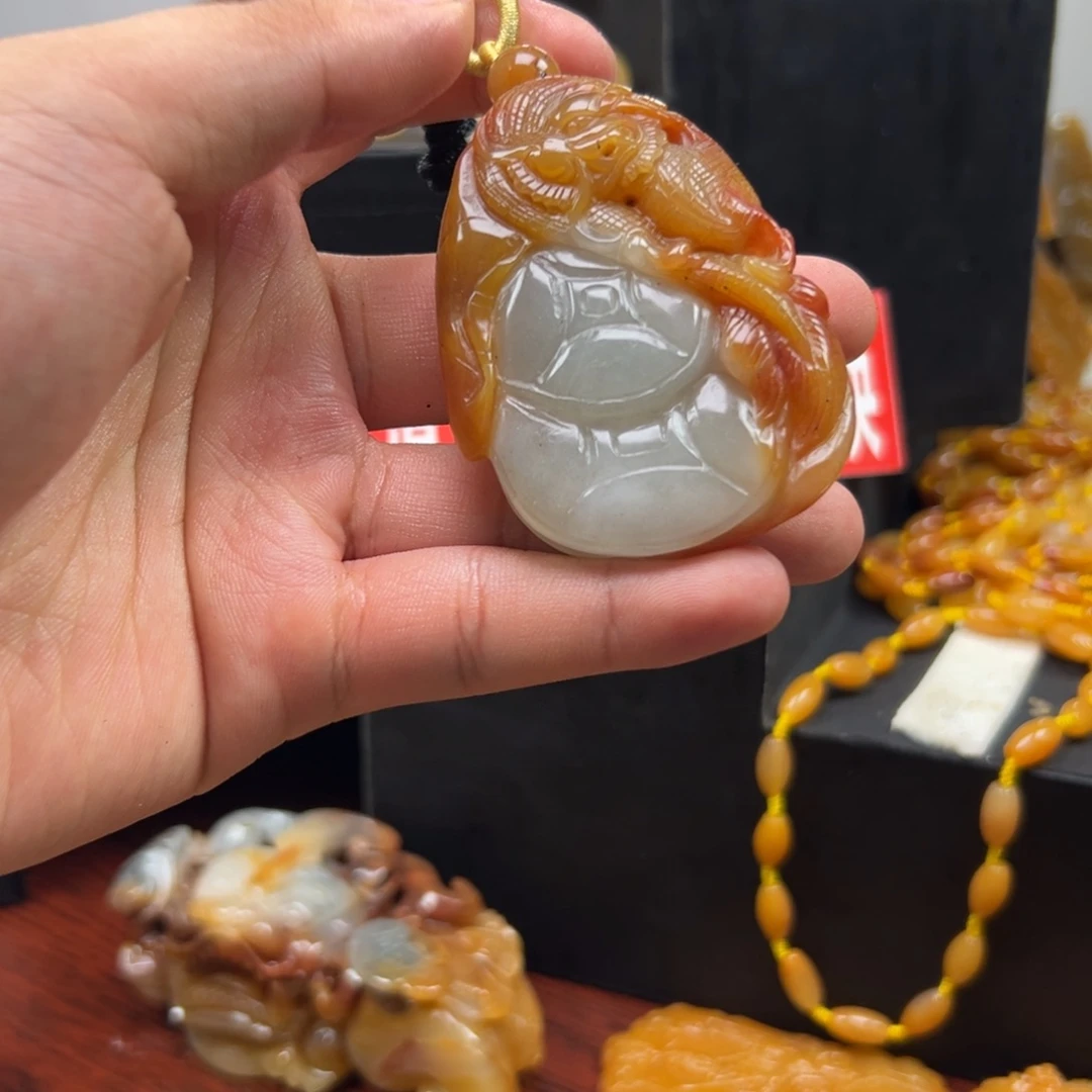 未镶嵌石英质玉（黄龙玉）多样性发货，发其一