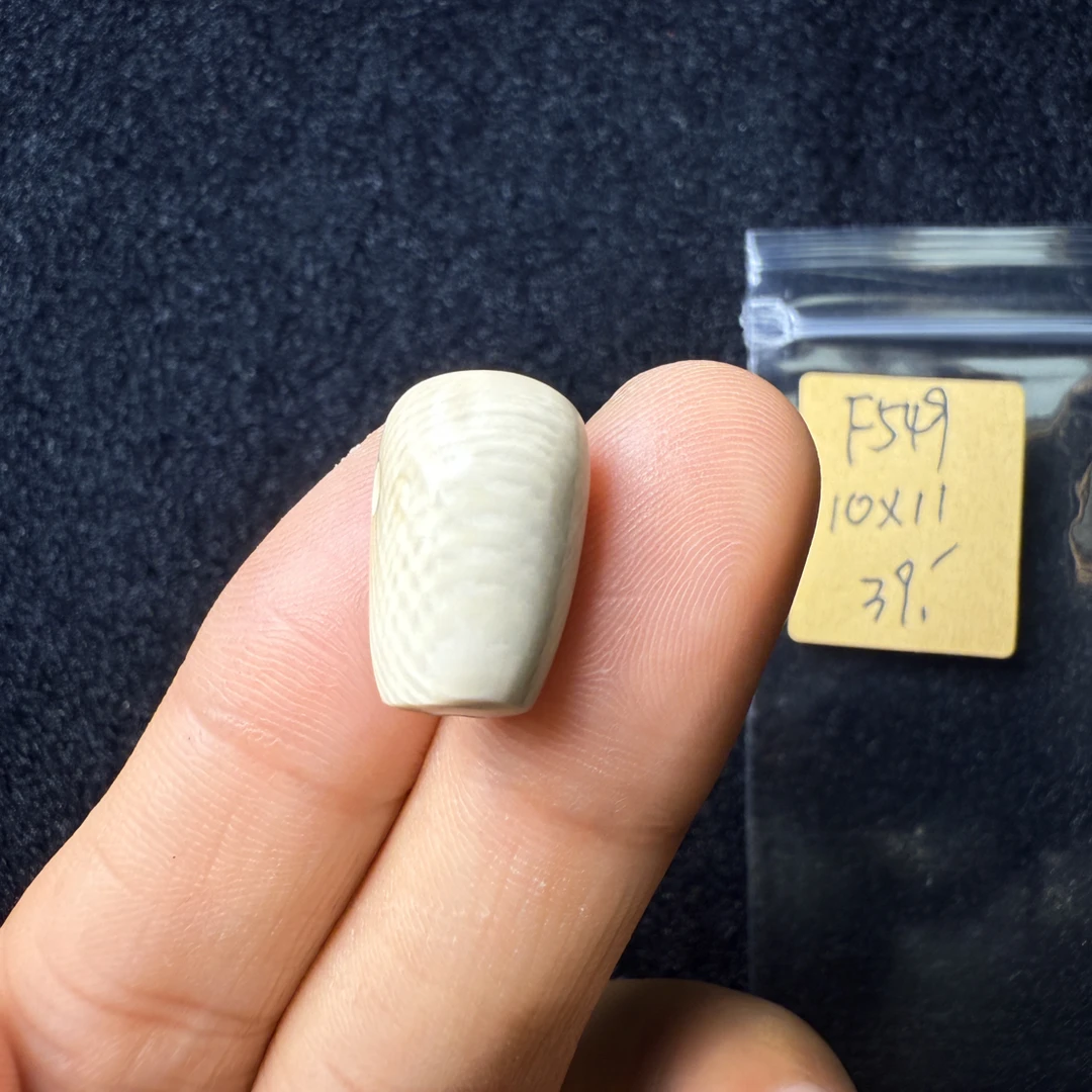 F549猛犸象牙鲨鱼背三通尺寸10*11mm果冻料