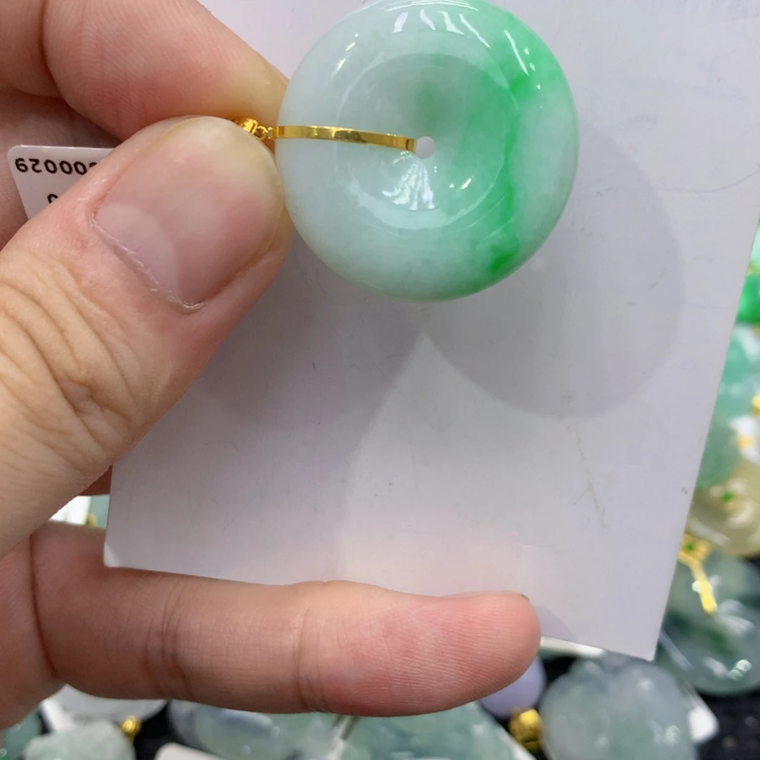 翡翠18K金镶嵌颈饰翡翠