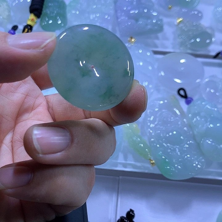 颈饰未镶嵌翡翠天然翡翠A货吊坠