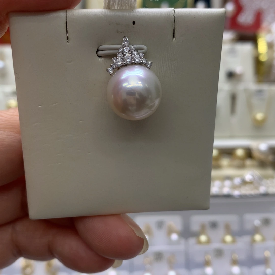 18K金镶嵌淡水珍珠吊坠(不含链)