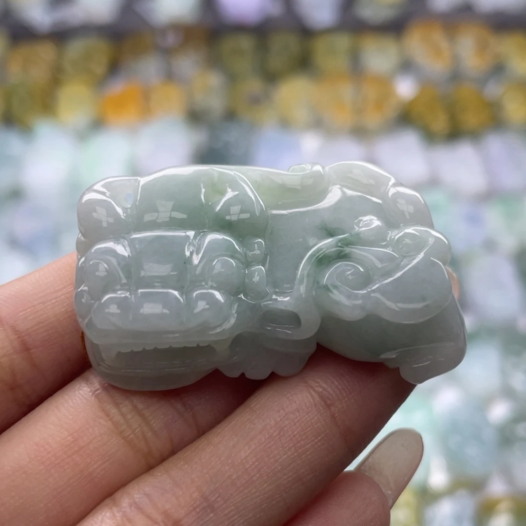翡翠未镶嵌颈饰貔貅