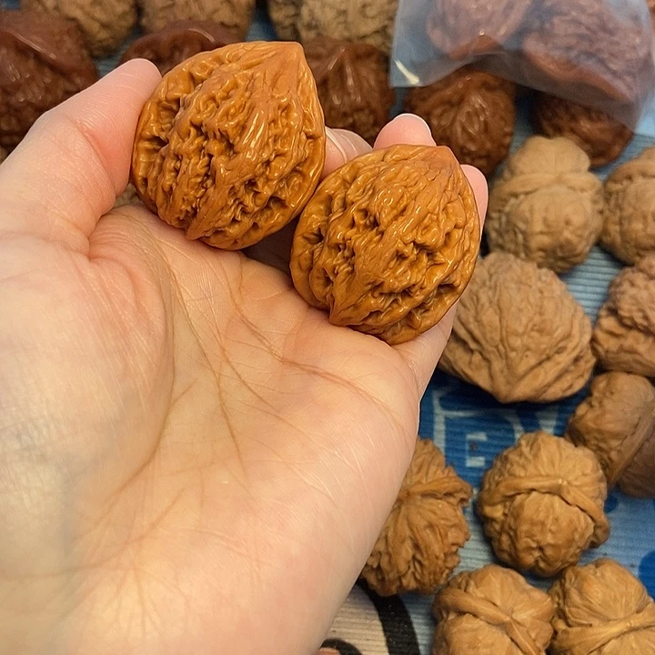 文玩核桃吊坠虎头手捻