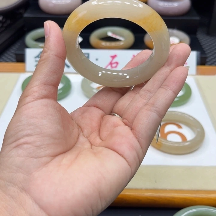 未镶嵌手镯石英质玉平**乐