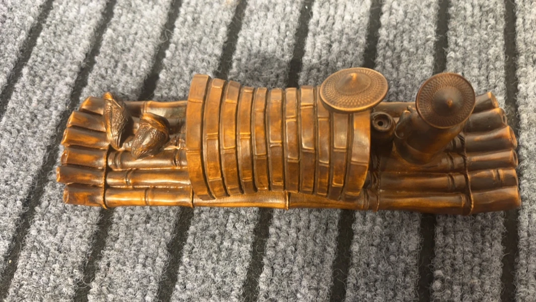 黄杨木雕刻小船，老者