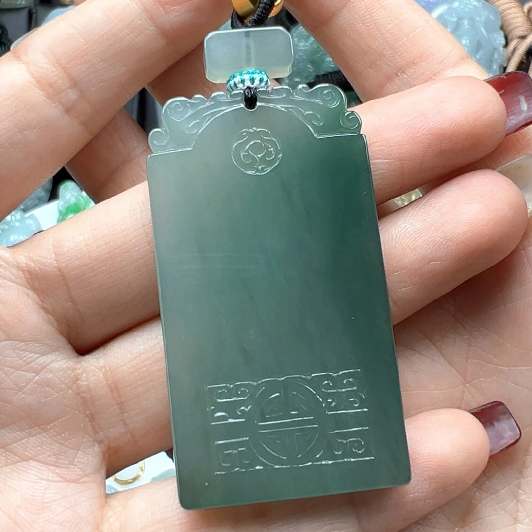 翡翠颈饰未镶嵌无事牌