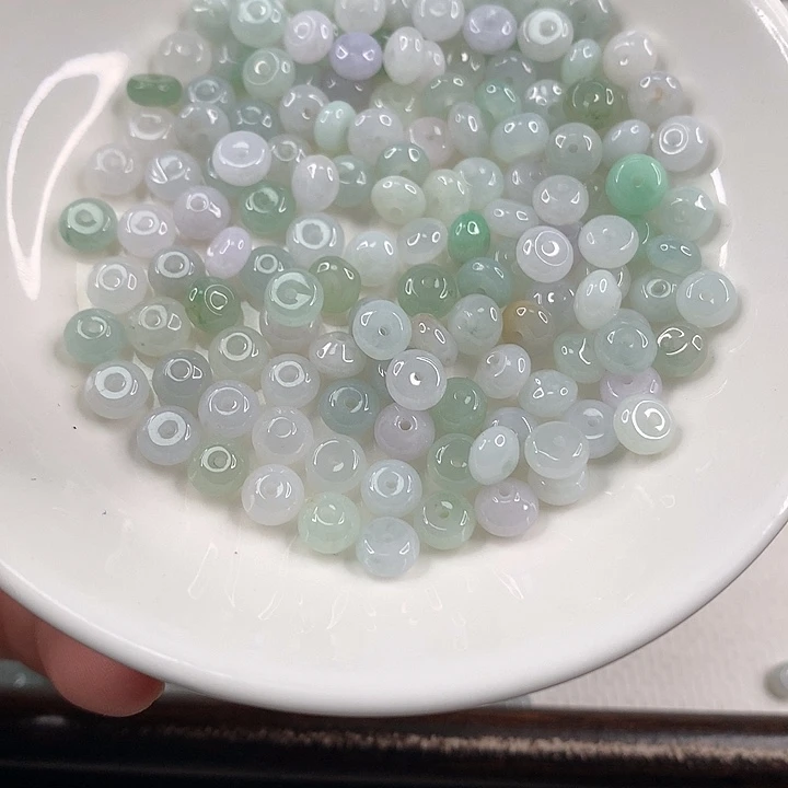 翡翠散珠翡翠卡6*4。 50颗