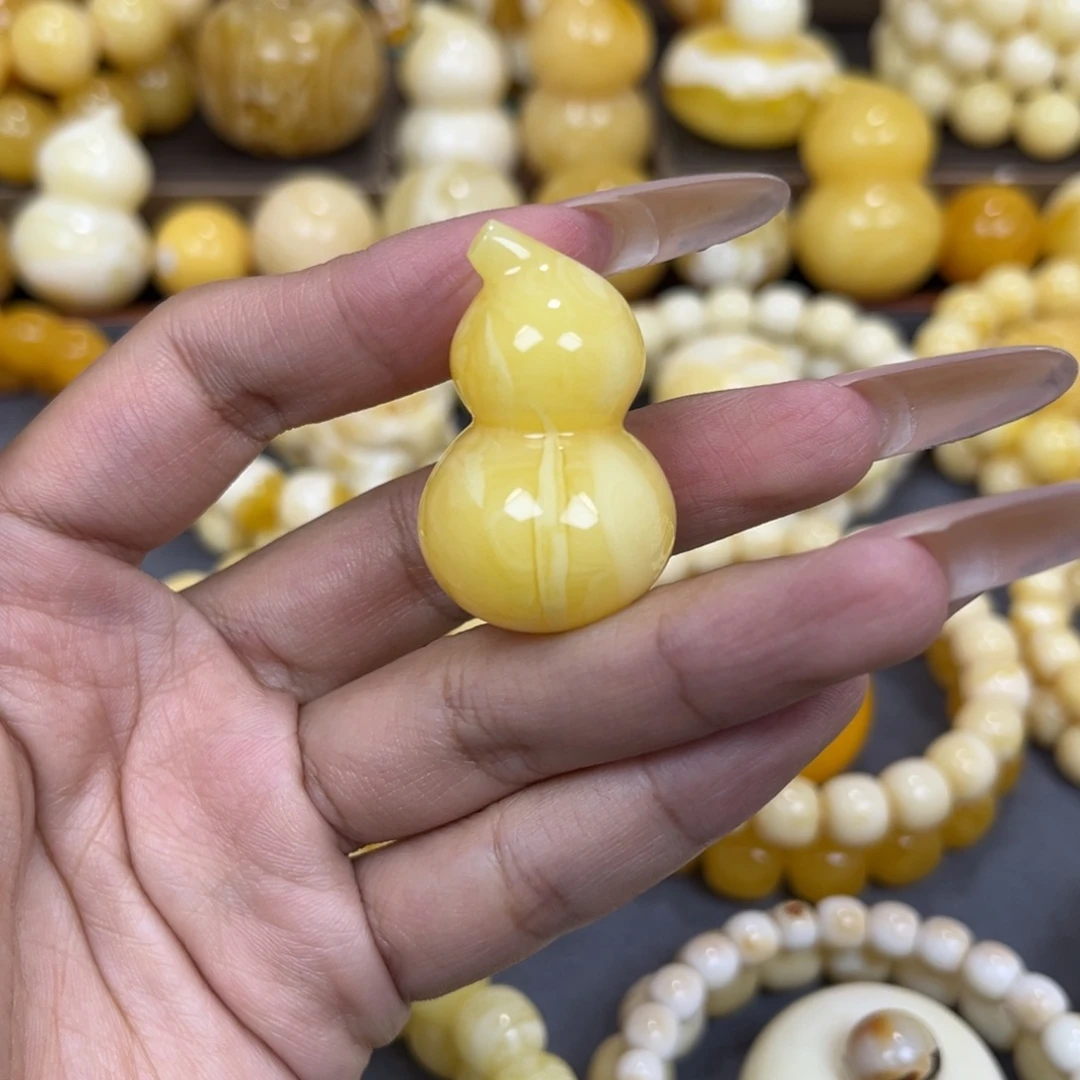 手串琥珀未镶嵌……