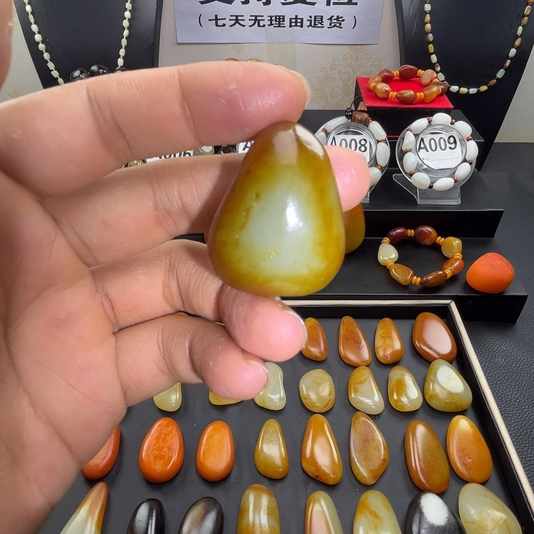 和田玉未镶嵌吊坠(赠链)