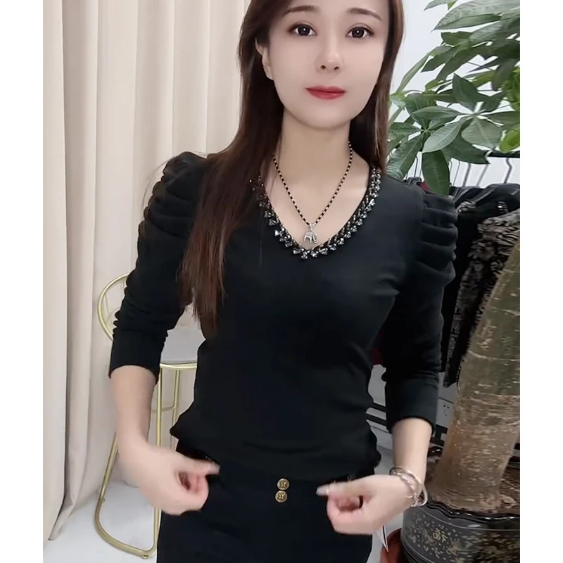 秋冬季时尚减龄修身显瘦V领长袖百搭洋气T恤休闲通勤上衣打底衫女