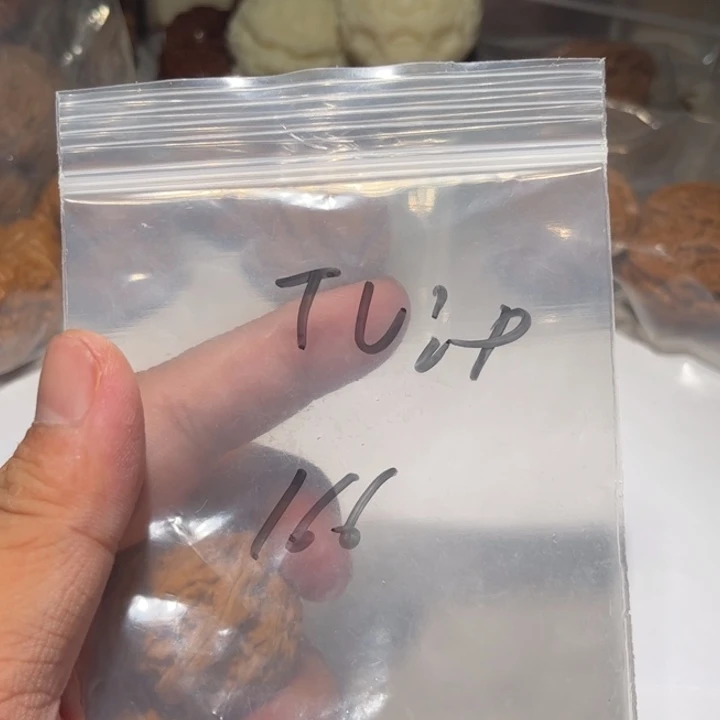 T***p吊坠文玩核桃狮子头核桃