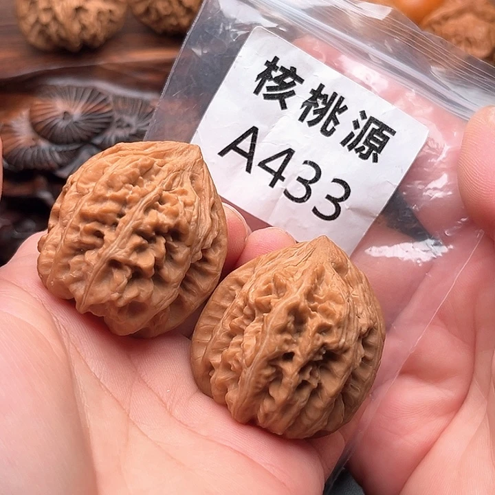 把件文玩核桃三羊谷火山小粗筋38