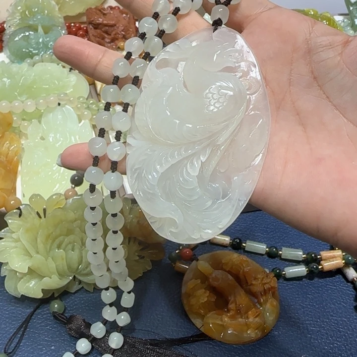 未镶嵌蛇纹石玉吊坠