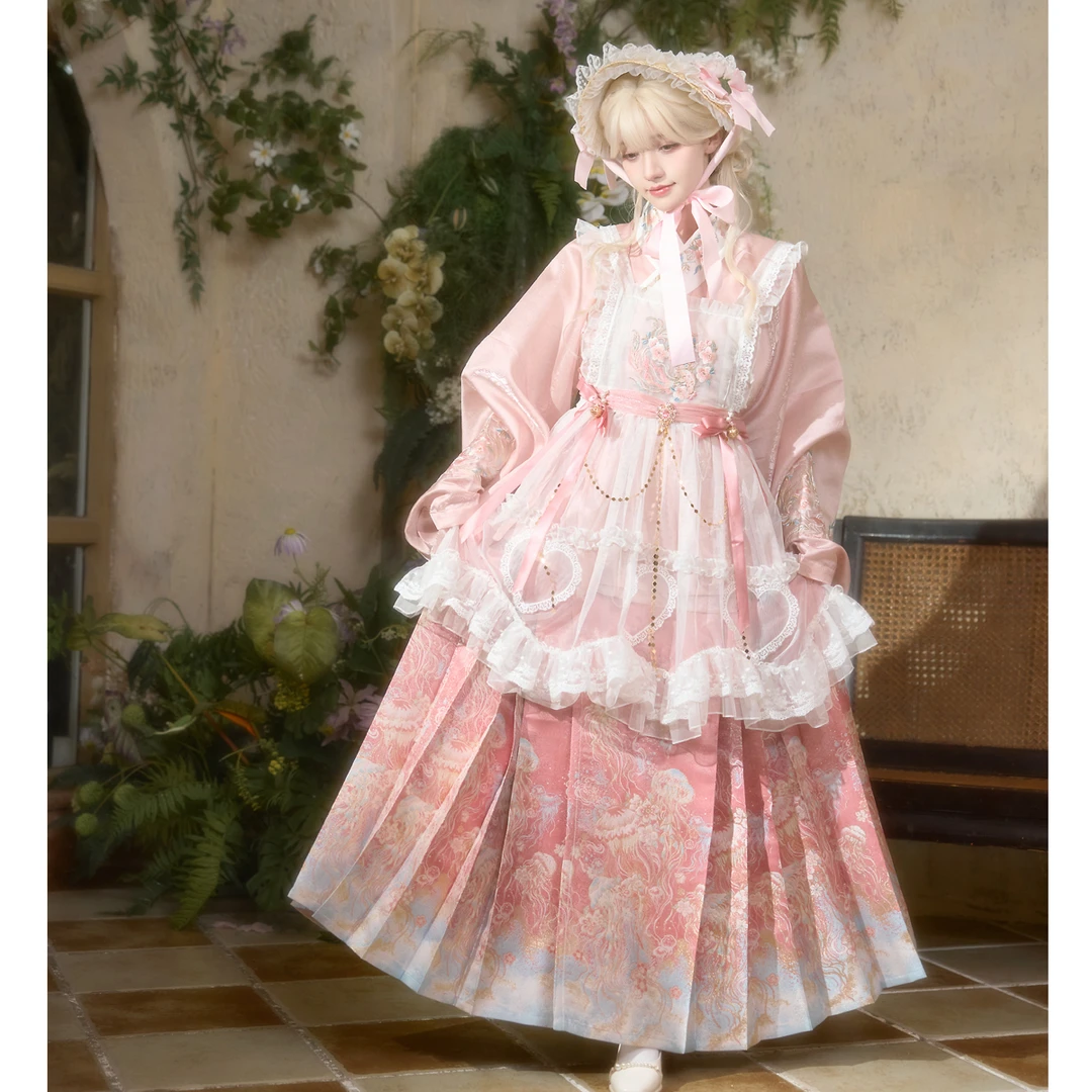 青殿下【海月瑶】汉洋折衷汉服套装明制上衣女罩裙粉色织金马面裙秋