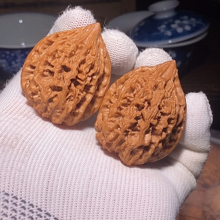 文玩核桃手把件九龙筋