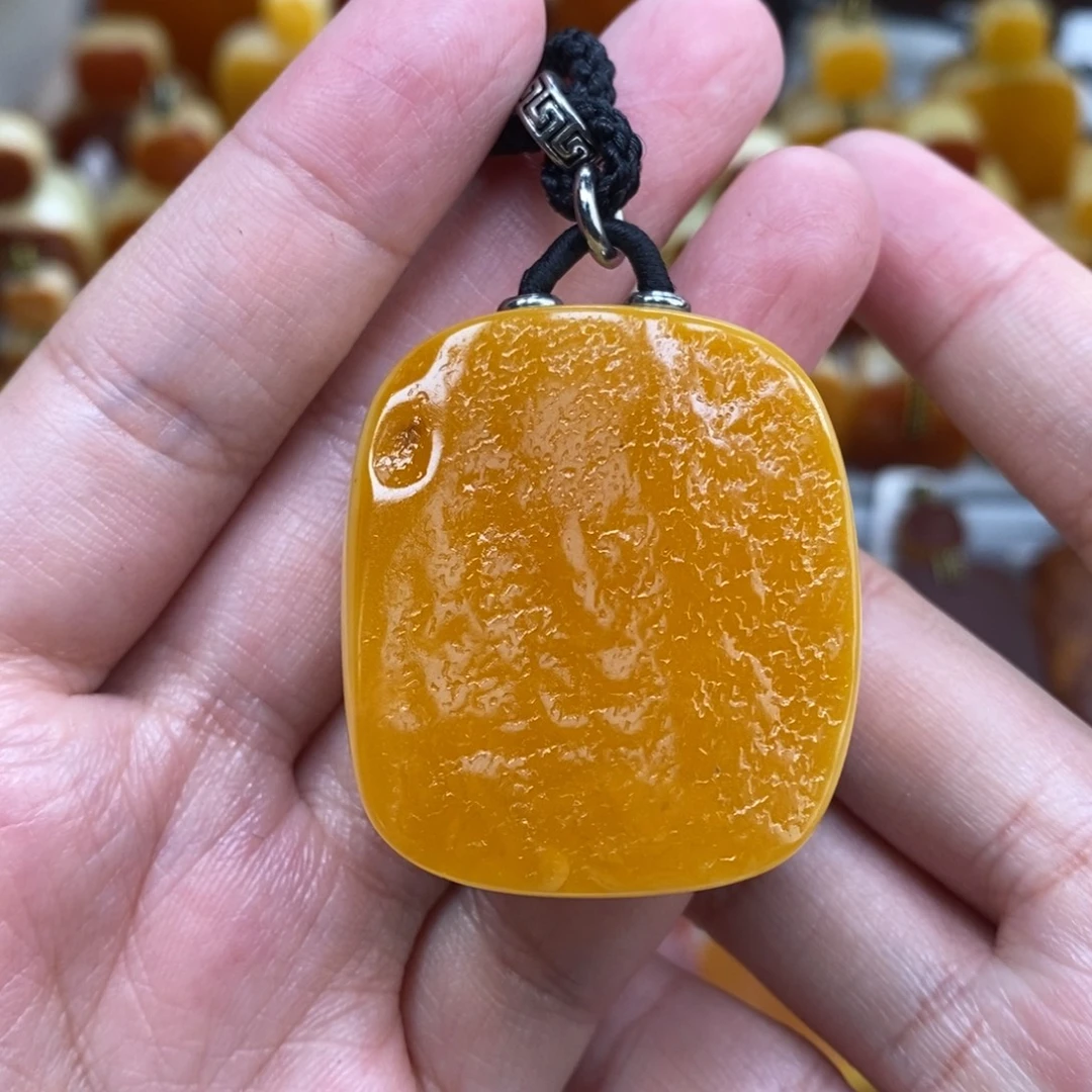 蜜蜡未镶嵌珠宝奇石