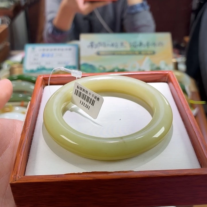 未镶嵌手镯和田玉48。 55/56