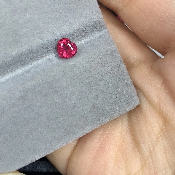 红宝石裸石1.15ct爱心红宝石