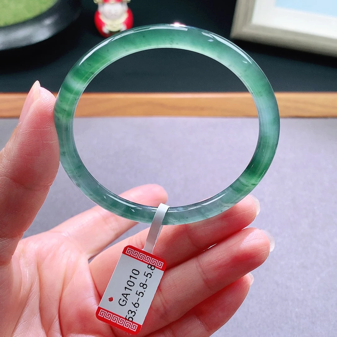 翡翠手镯未镶嵌天然翡翠手镯