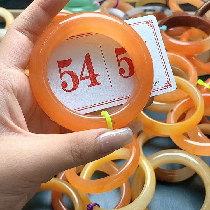 未镶嵌石英质玉（黄龙玉）手镯