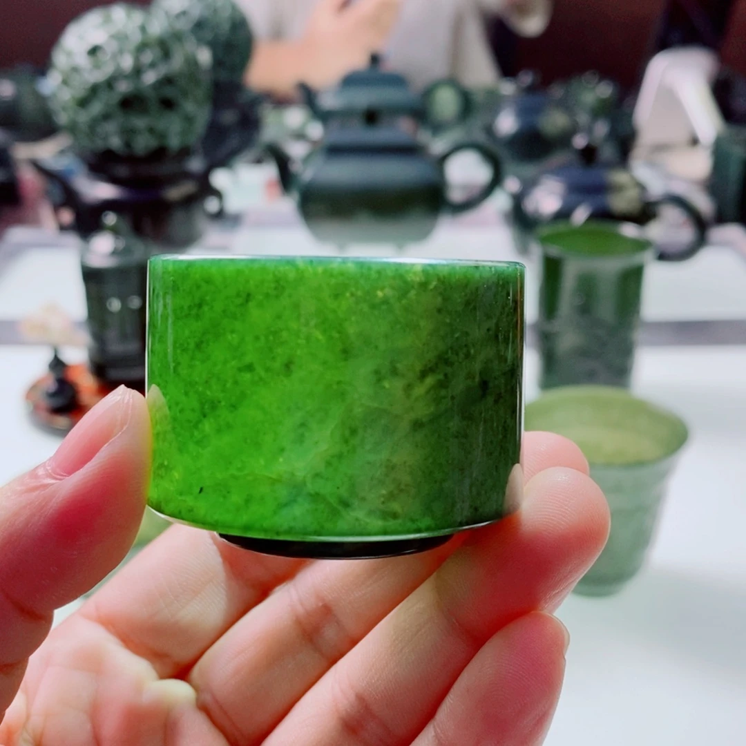 未镶嵌和田玉（青玉）摆件微瑕裂