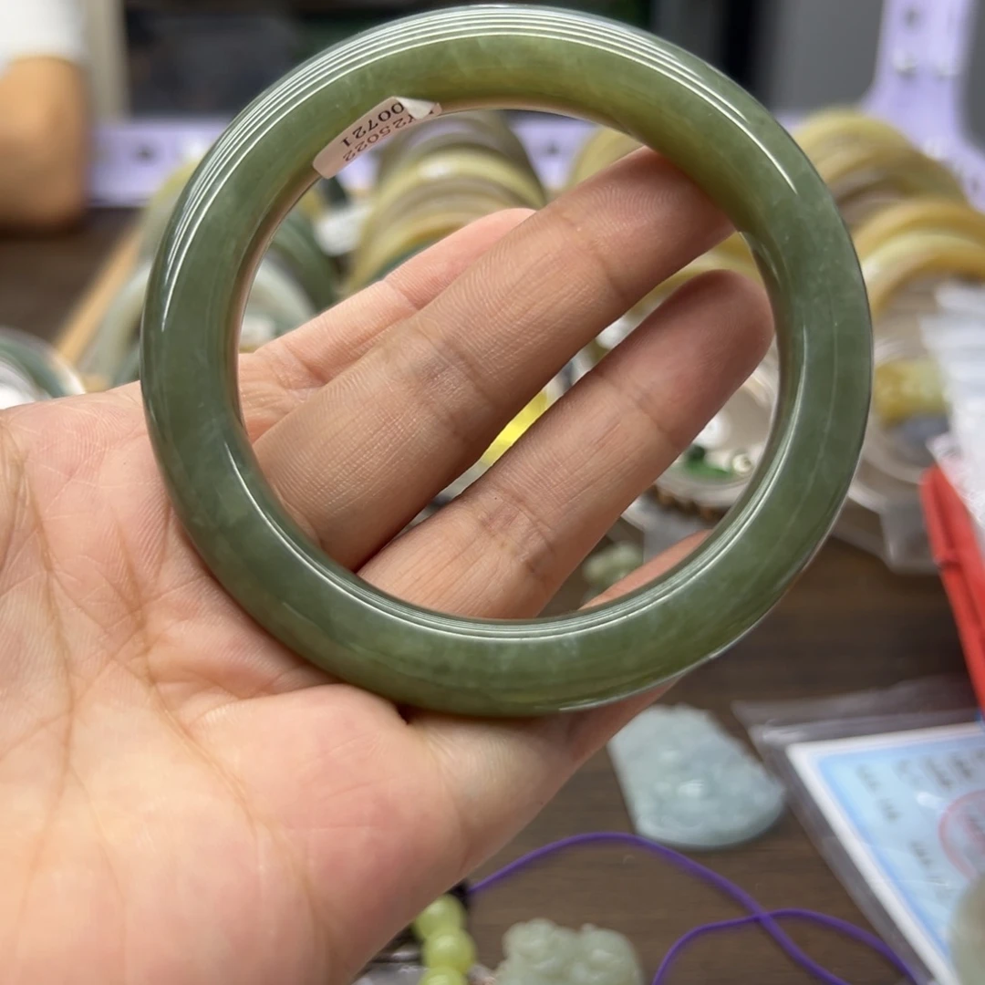 和田玉手镯未镶嵌61.1圈围1248微瑕